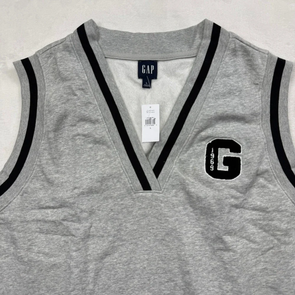 Gap 1969 Mens Varsity Sweatshirt Vest Gray V-Neck G Patch NWT Large 432356-00-1